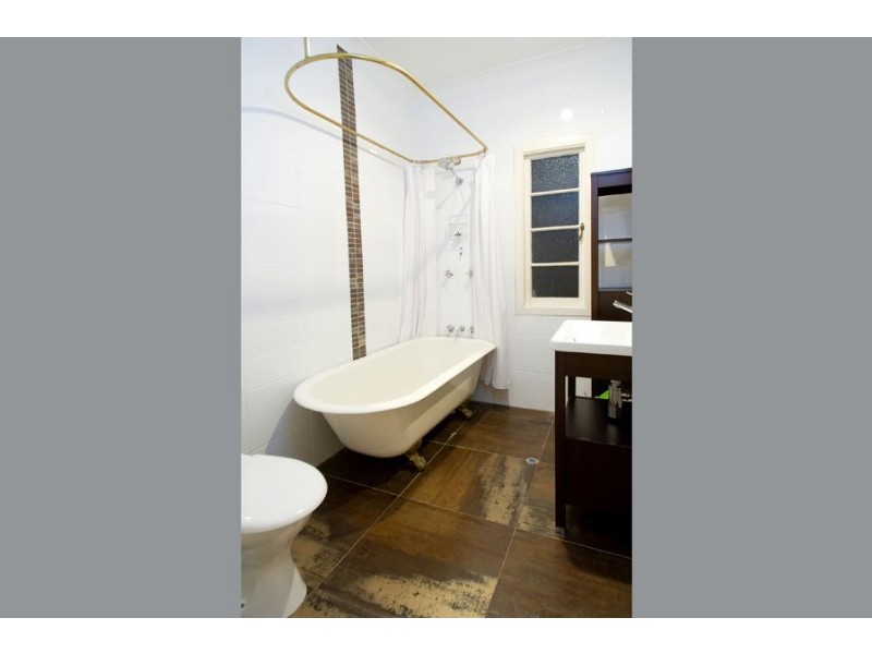 90 Erica Street, Cannon Hill QLD 4170