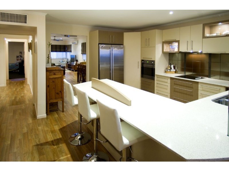 90 Erica Street, Cannon Hill QLD 4170