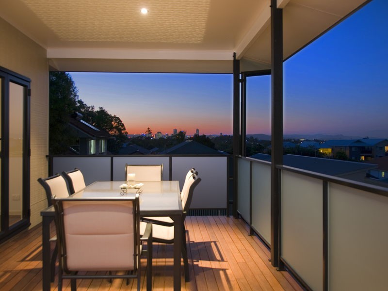 8 Lord Street, Morningside QLD 4170