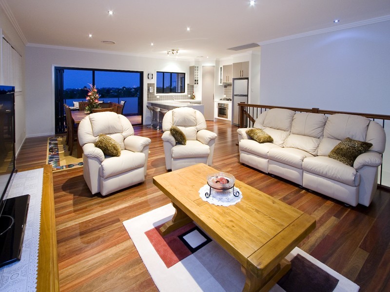 8 Lord Street, Morningside QLD 4170