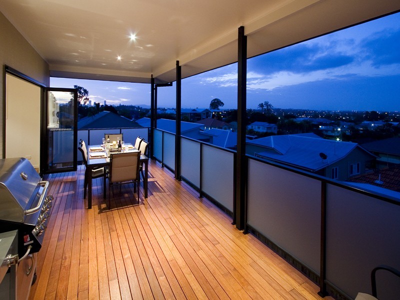 8 Lord Street, Morningside QLD 4170