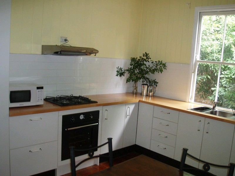 9 Mossgrove Street, Woolloongabba QLD 4102