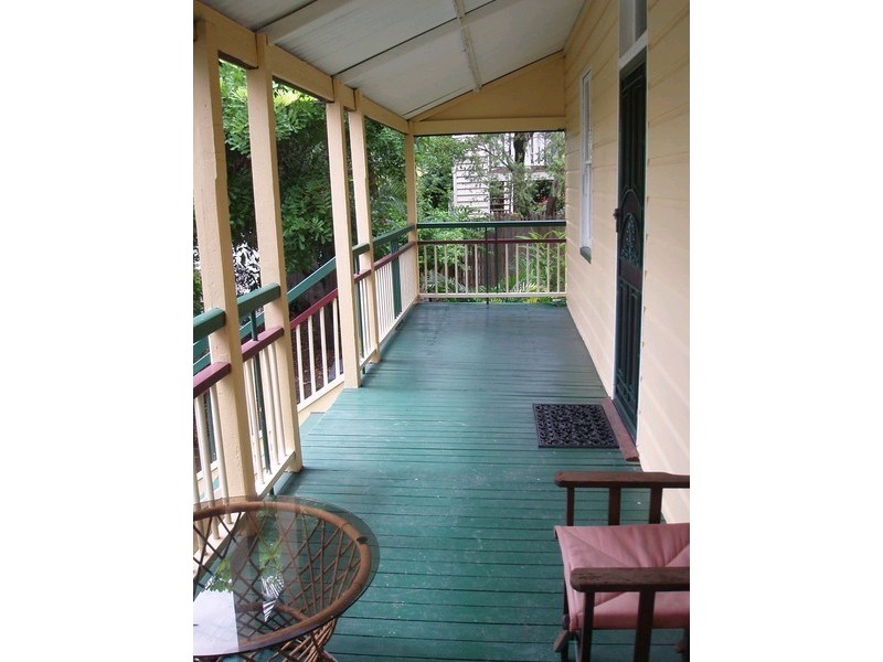 9 Mossgrove Street, Woolloongabba QLD 4102