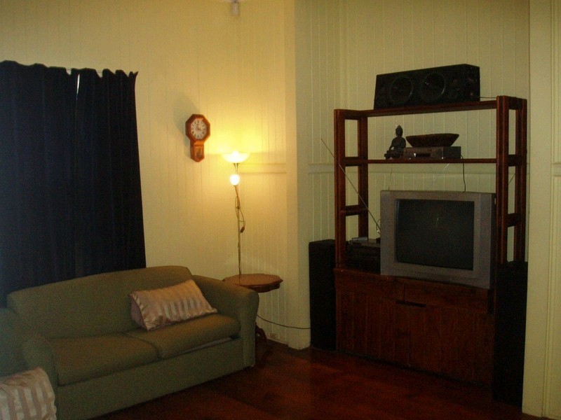 9 Mossgrove Street, Woolloongabba QLD 4102