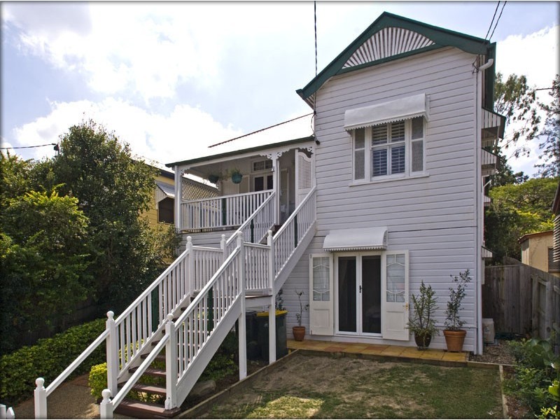 30 Longfellow Street, Norman Park QLD 4170