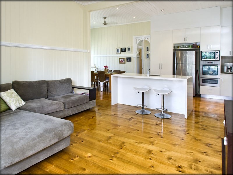 30 Longfellow Street, Norman Park QLD 4170