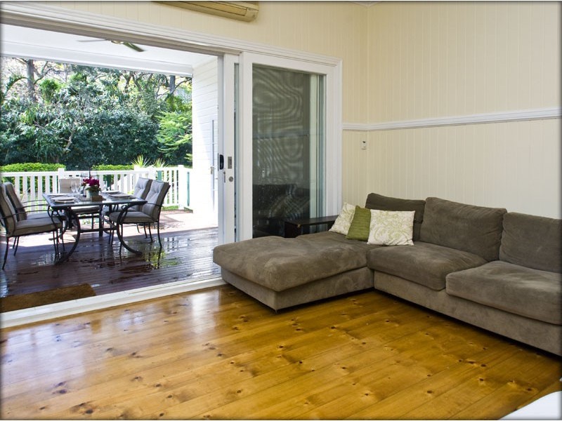 30 Longfellow Street, Norman Park QLD 4170