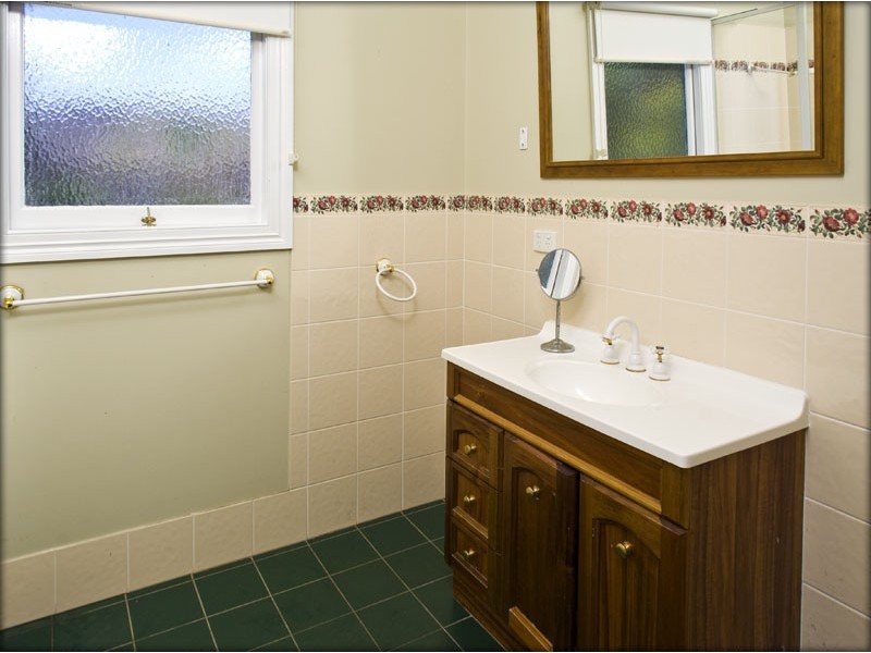 30 Longfellow Street, Norman Park QLD 4170