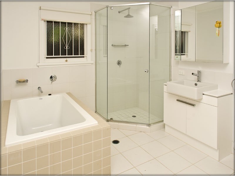 30 Longfellow Street, Norman Park QLD 4170