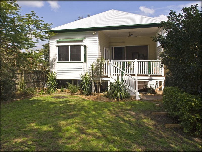 30 Longfellow Street, Norman Park QLD 4170