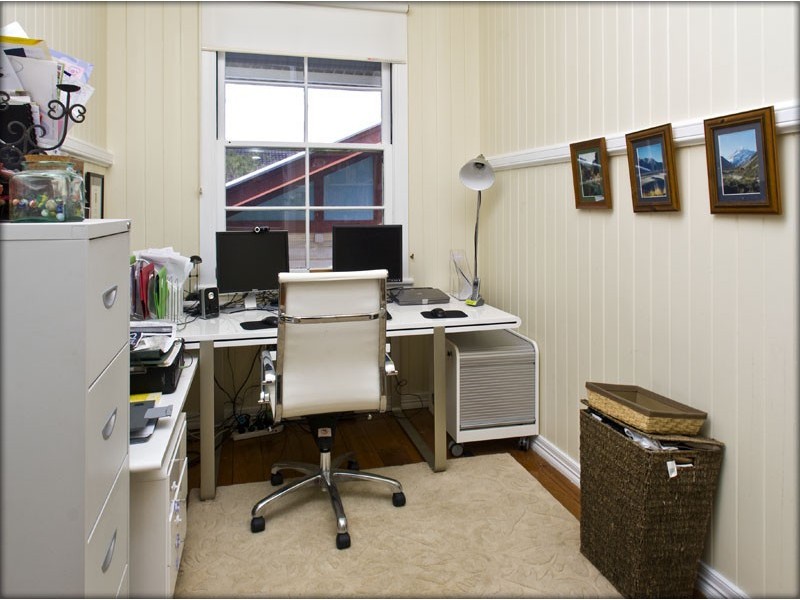 30 Longfellow Street, Norman Park QLD 4170