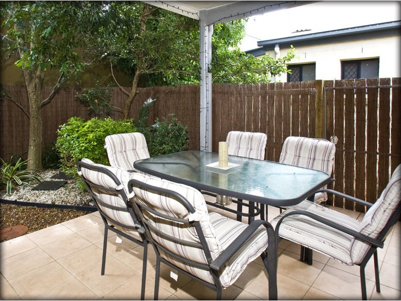 2/15 Worden Street, Morningside QLD 4170