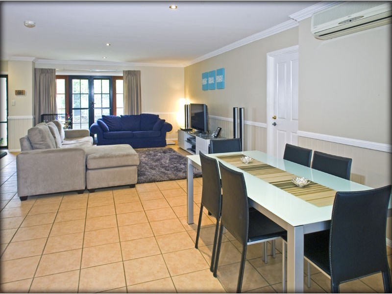 2/15 Worden Street, Morningside QLD 4170