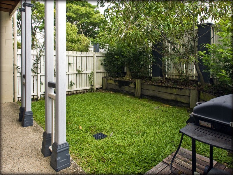 2/15 Worden Street, Morningside QLD 4170