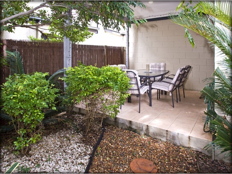 2/15 Worden Street, Morningside QLD 4170