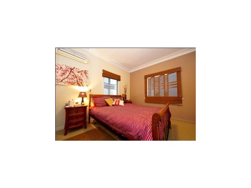 15 Lawson Street, Morningside QLD 4170