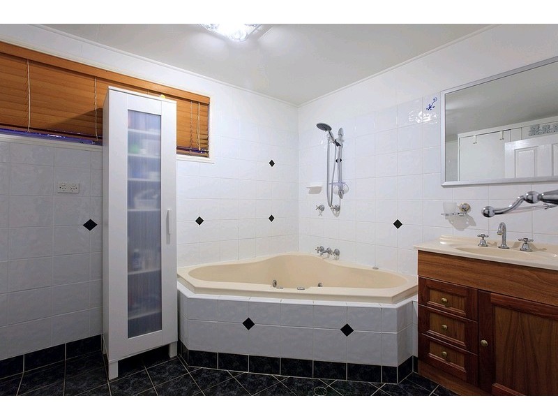 169 Brisbane Street, Bulimba QLD 4171