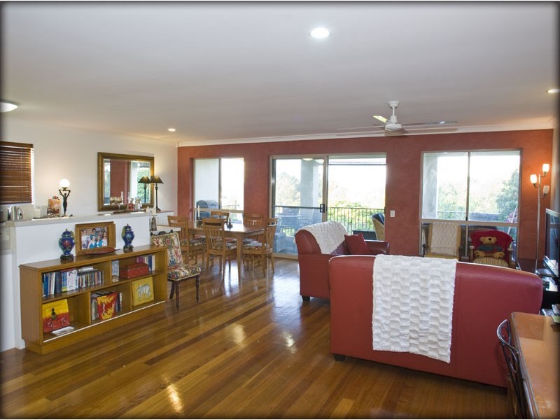 17 Taylor Street, Balmoral QLD 4171