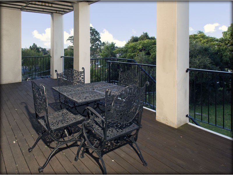 17 Taylor Street, Balmoral QLD 4171