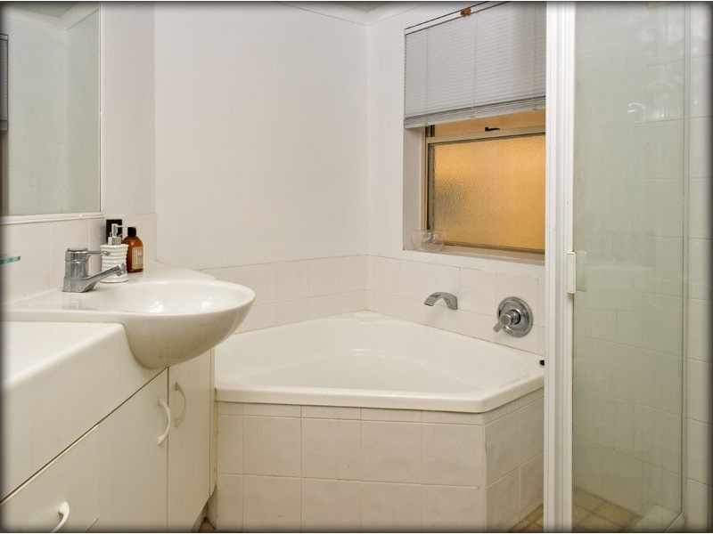 17 Taylor Street, Balmoral QLD 4171