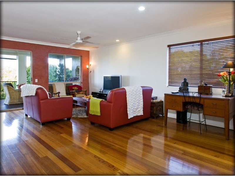 17 Taylor Street, Balmoral QLD 4171