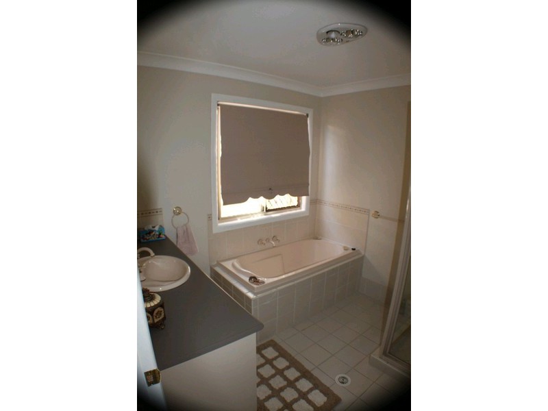 27 Grenade Street, Cannon Hill QLD 4170
