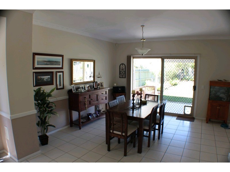 27 Grenade Street, Cannon Hill QLD 4170