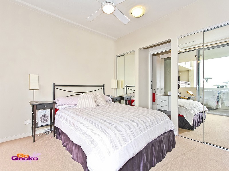 30/18 Riverbend Place, Bulimba QLD 4171