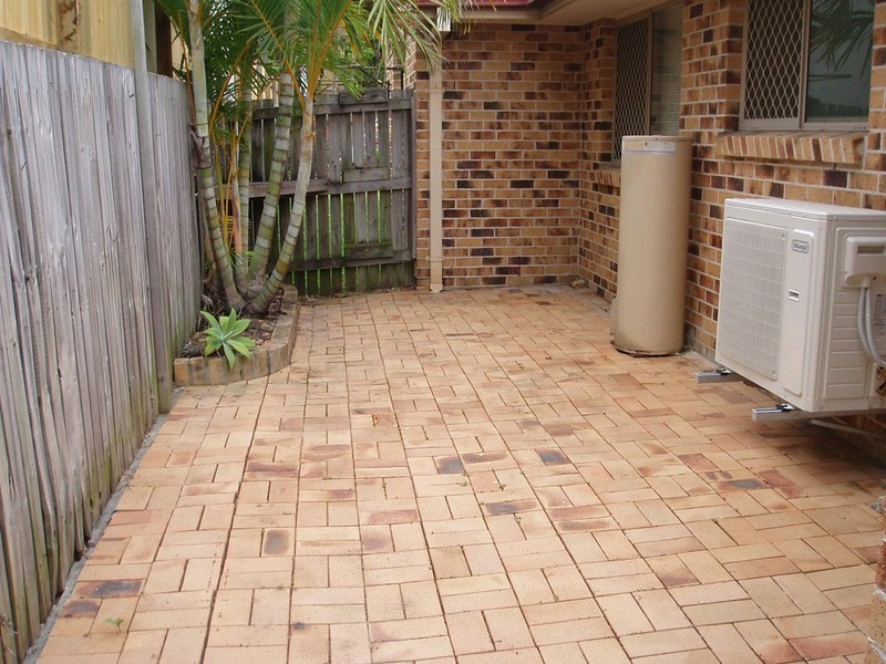 2/83 Kates Street, Morningside QLD 4170