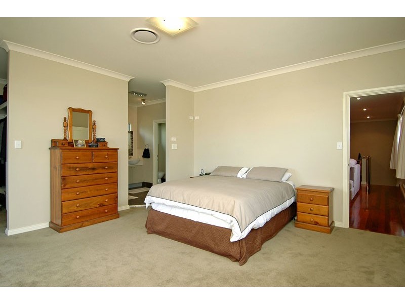 15 Clarke Street, Hendra QLD 4011