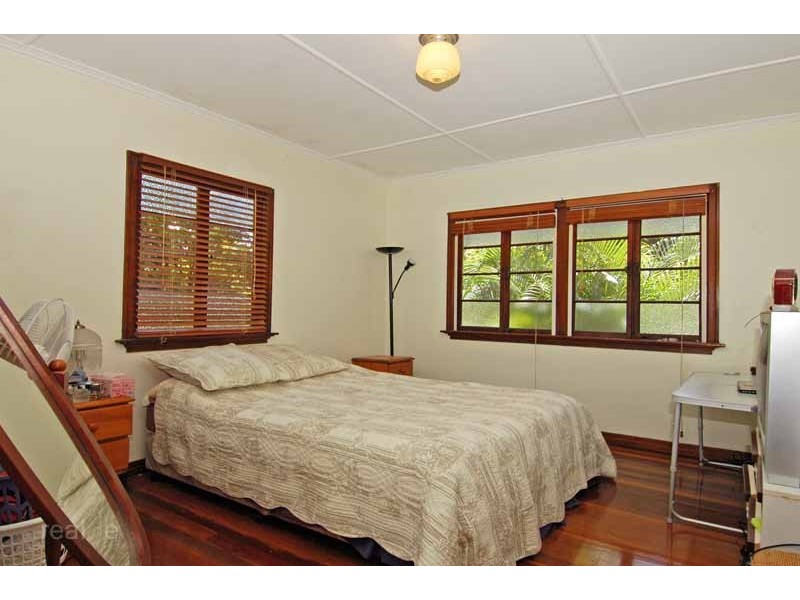 12 Vale Street, Wavell Heights QLD 4012