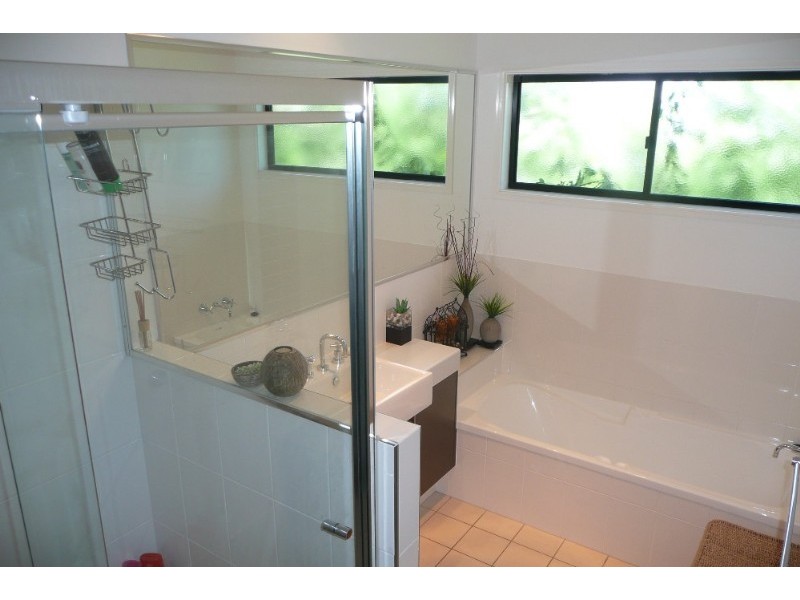 94 Raceview Avenue, Hendra QLD 4011