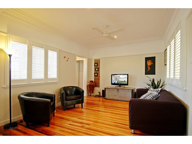 1 Chesterfield Street, Wavell Heights QLD 4012