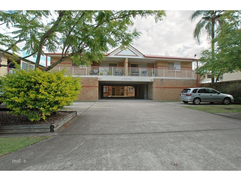 2/169 Flower Street, Northgate QLD 4013