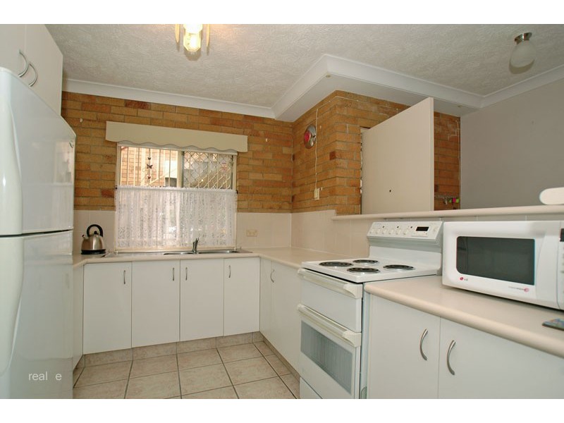 2/169 Flower Street, Northgate QLD 4013