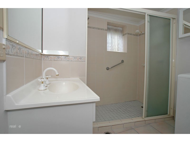 2/169 Flower Street, Northgate QLD 4013