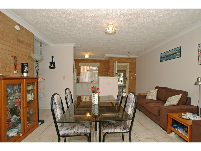 2/169 Flower Street, Northgate QLD 4013