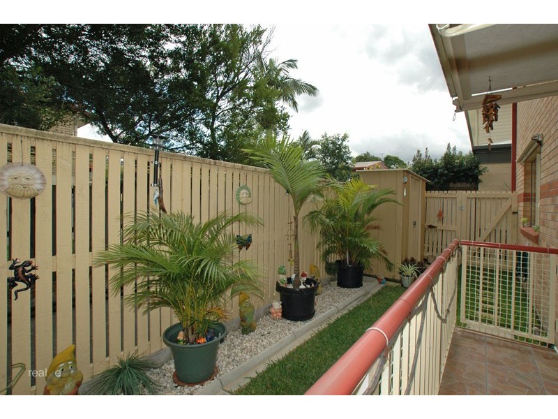 2/169 Flower Street, Northgate QLD 4013