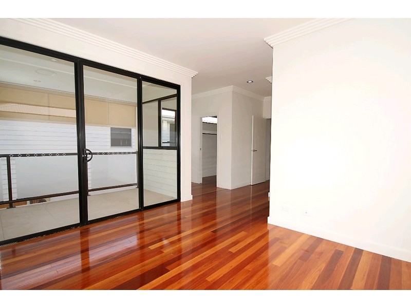 8 Long Street, Hendra QLD 4011
