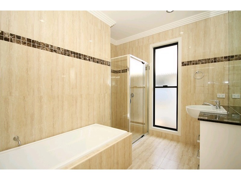 8 Long Street, Hendra QLD 4011