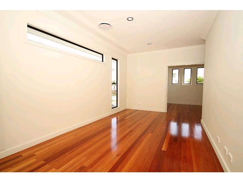 8 Long Street, Hendra QLD 4011