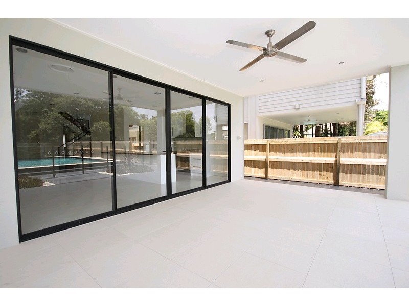 8 Long Street, Hendra QLD 4011