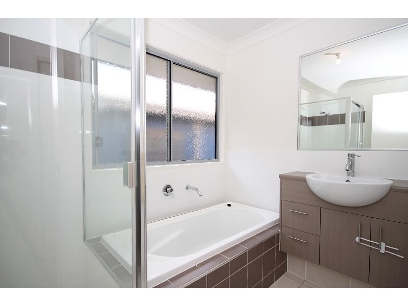 4 Mann Avenue, Northgate QLD 4013