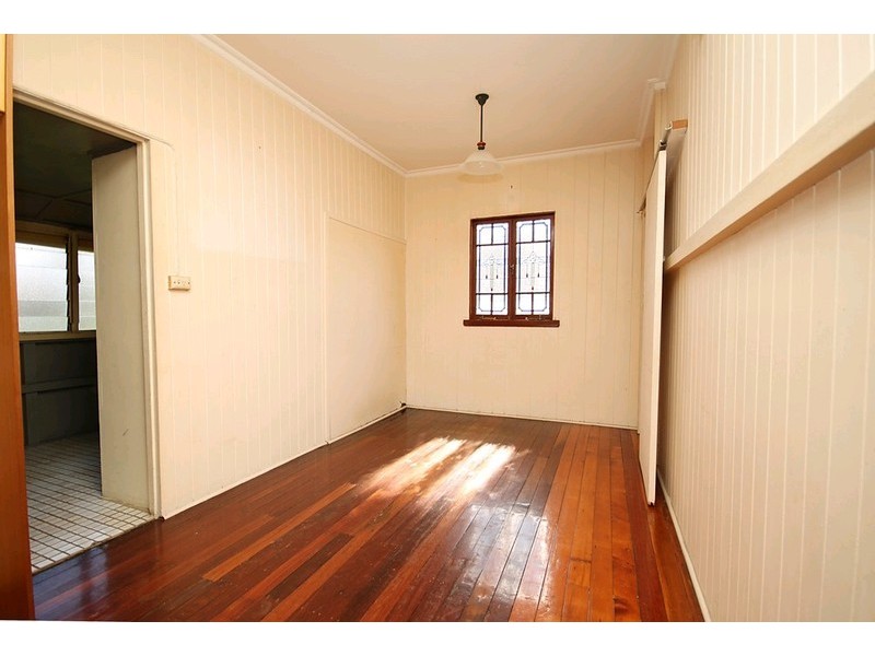 18 Winchester Street, Hamilton QLD 4007