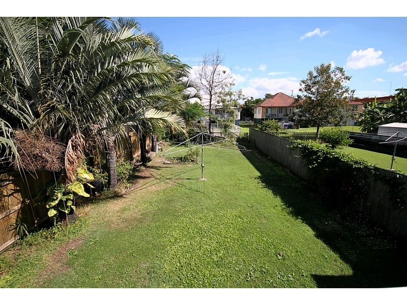 18 Winchester Street, Hamilton QLD 4007