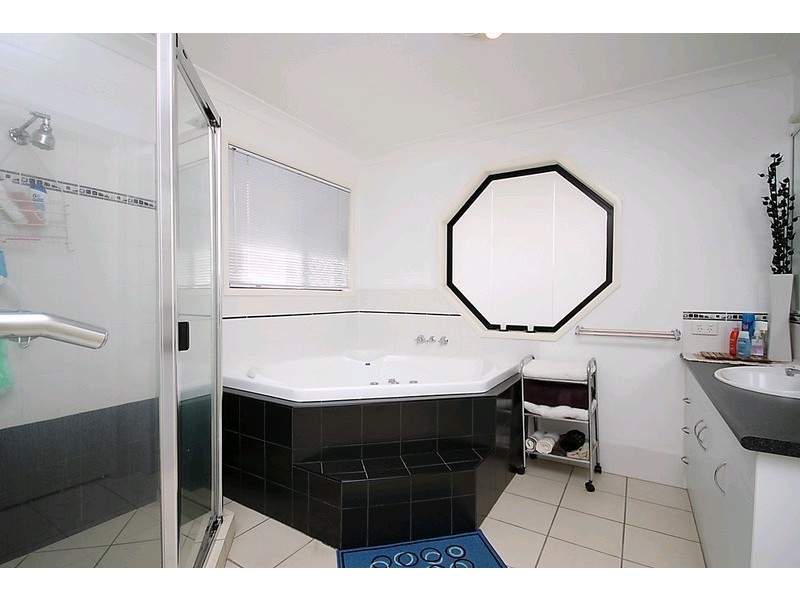 18 Jessica Crescent, Nudgee QLD 4014