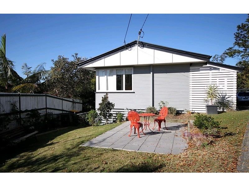 9 Rutherford Street, Stafford Heights QLD 4053