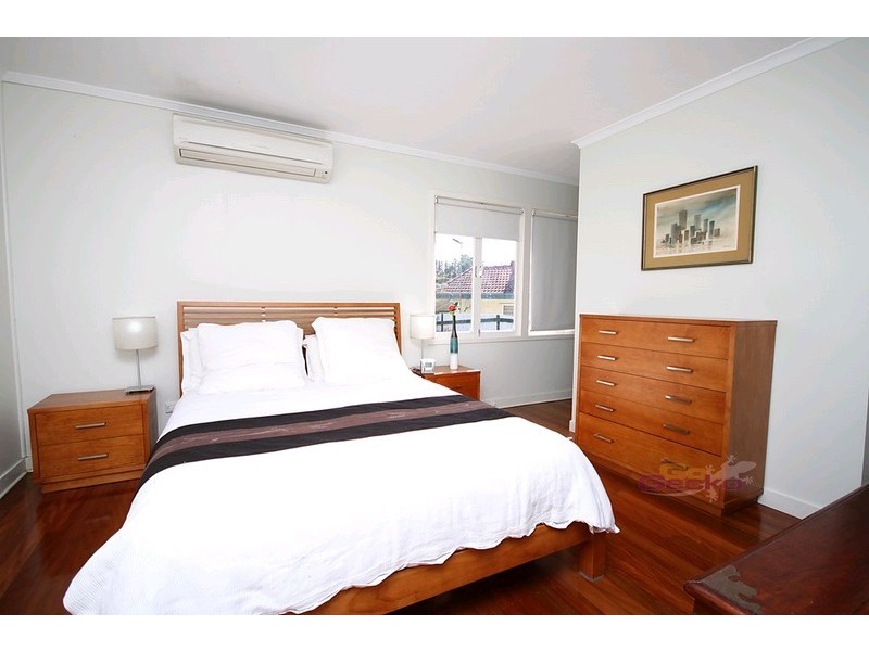 9 Rutherford Street, Stafford Heights QLD 4053