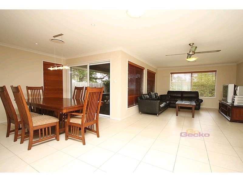 43 Chaseley Street, Nudgee Beach QLD 4014