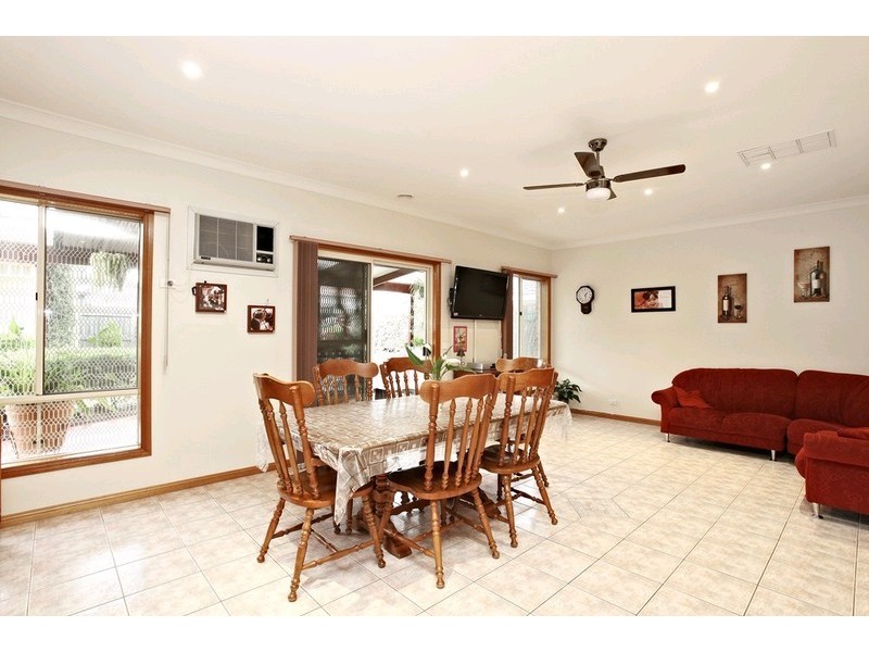17G Hughes Parade, Reservoir VIC 3073